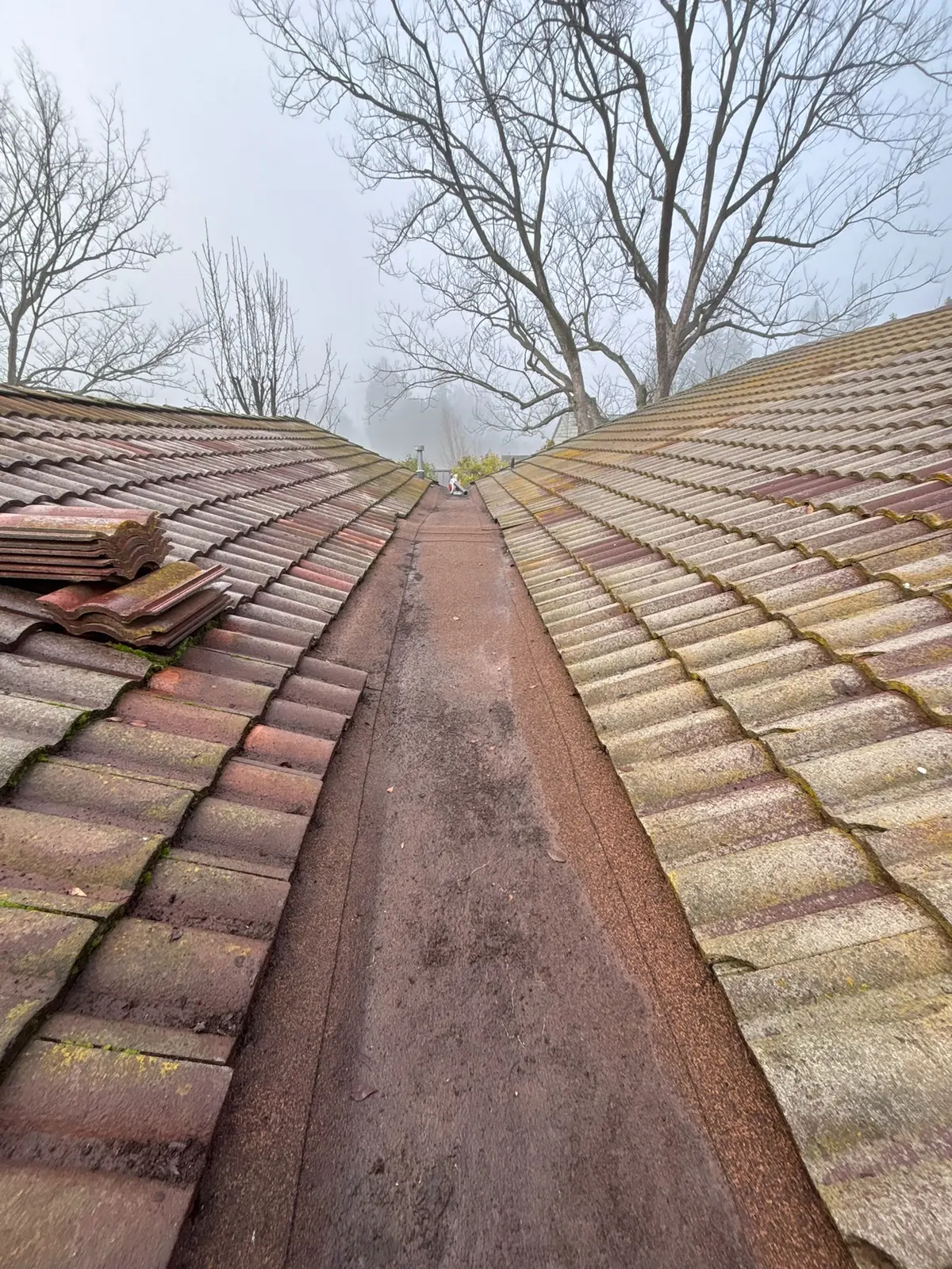 Same tile roof valley cleared of fallen leaves